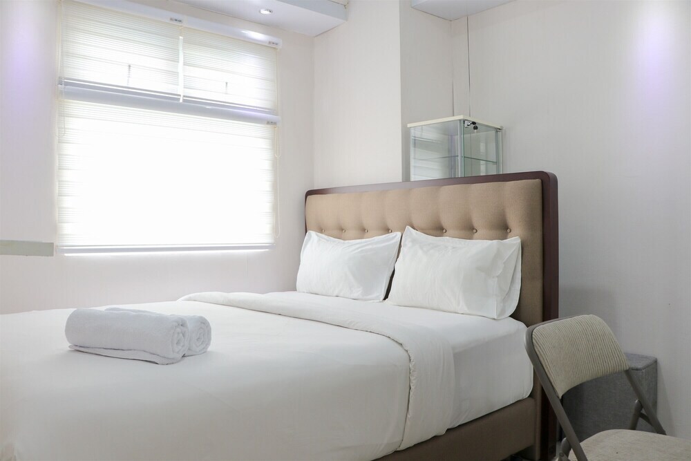 Джакарта: Modern 2Br Green Pramuka City Apartment Near Shopping Center