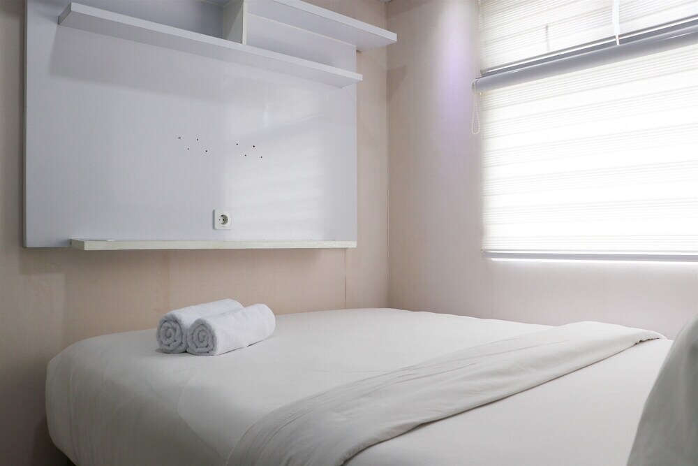 Джакарта: Modern 2Br Green Pramuka City Apartment Near Shopping Center
