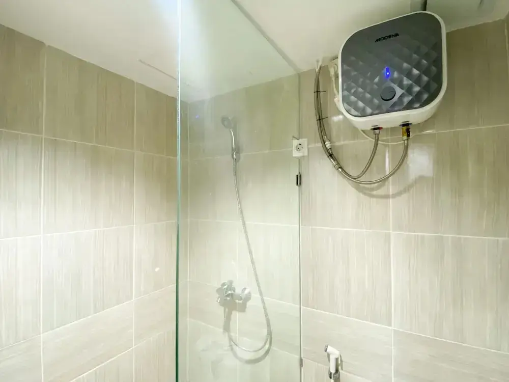Бекаси: Simply Look And Comfort Studio Room Vasanta Innopark Apartment
