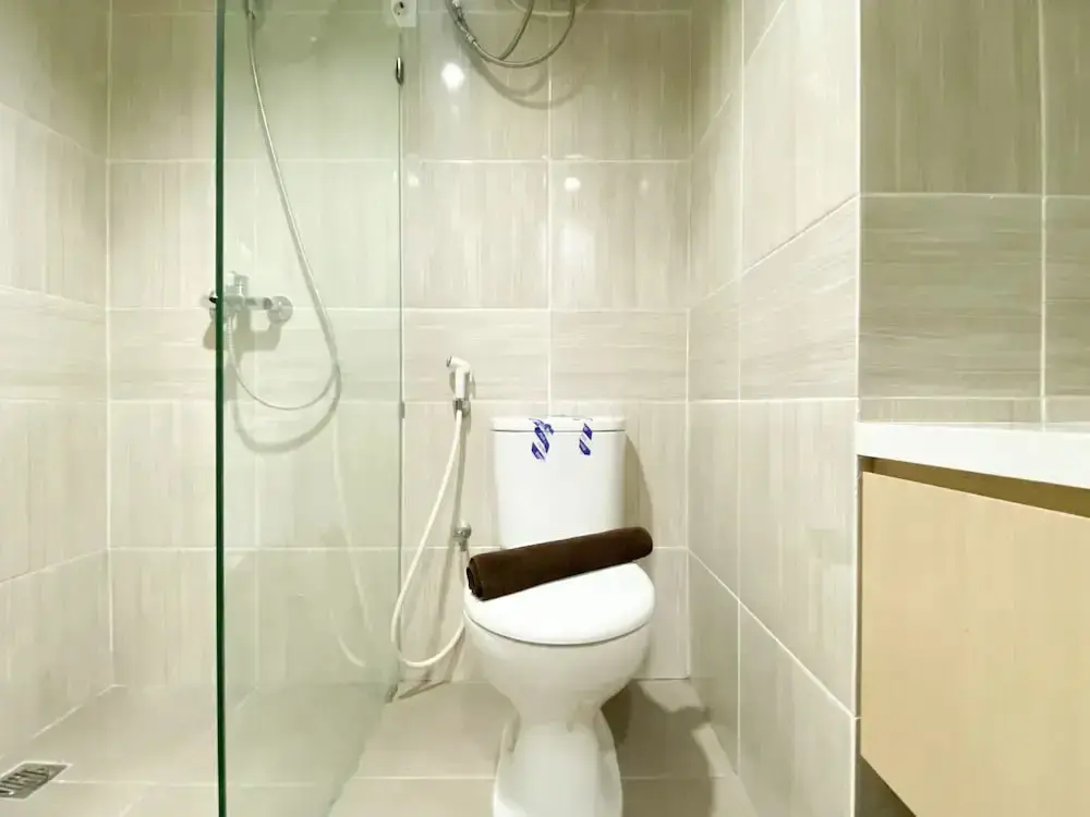 Бекаси: Simply Look And Comfort Studio Room Vasanta Innopark Apartment