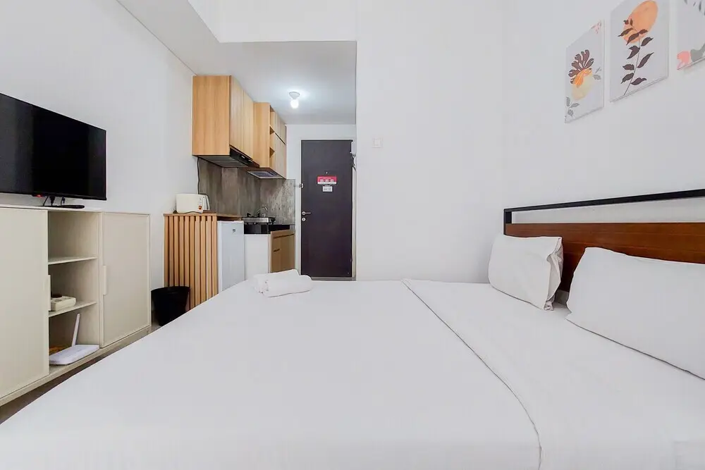 Legok: Homey And Warm Studio Room Serpong Garden Apartment