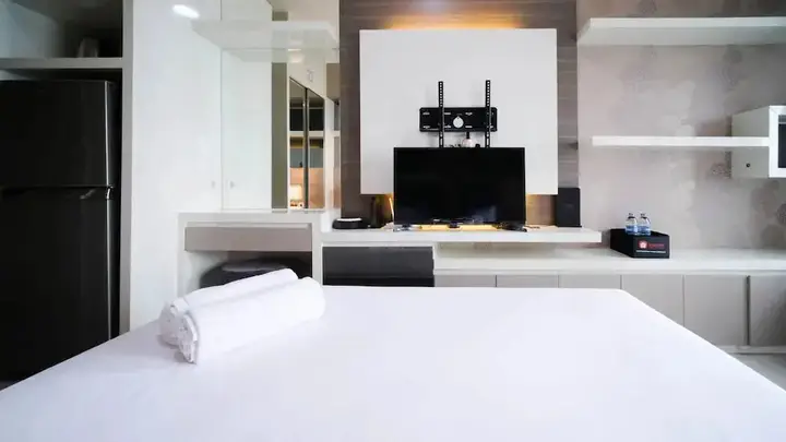 Сурабая: Homey Studio Connected To Mall At Orchard Supermall Mansion Apartment