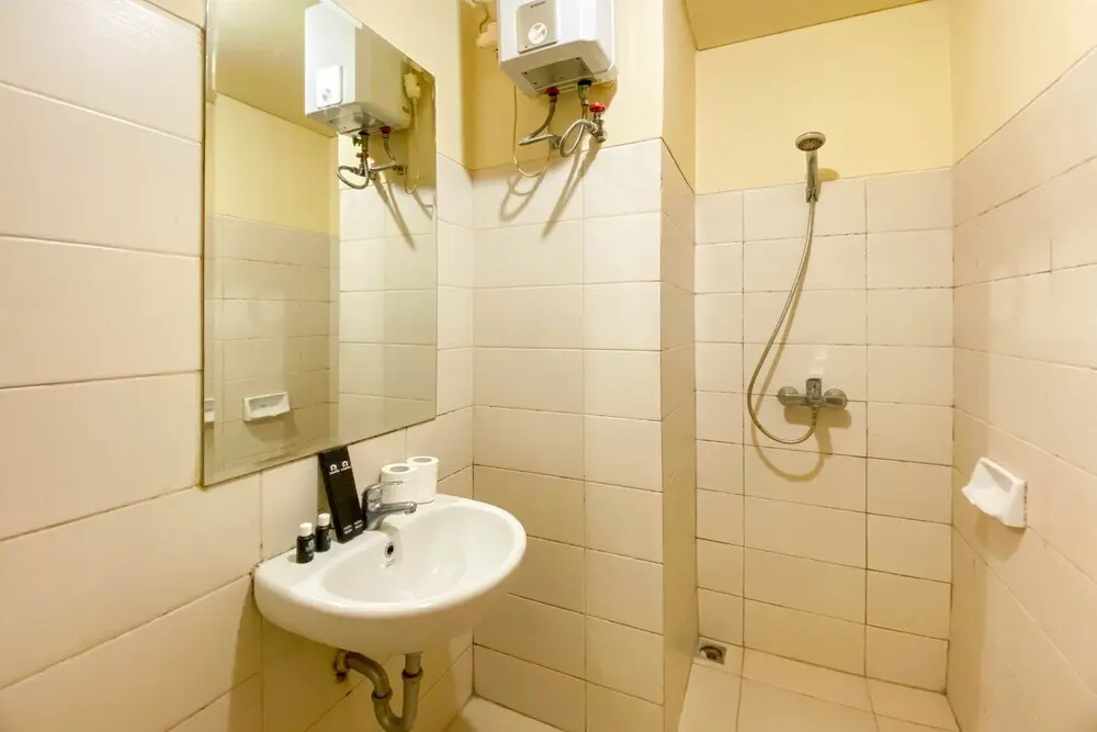 Джакарта: Cozy Stay And Tidy Studio Apartment Woodland Park Residence