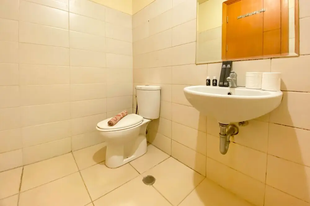 Джакарта: Cozy Stay And Tidy Studio Apartment Woodland Park Residence