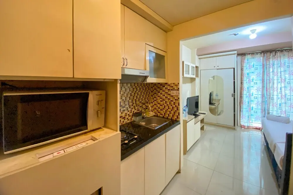 Джакарта: Cozy Stay And Tidy Studio Apartment Woodland Park Residence