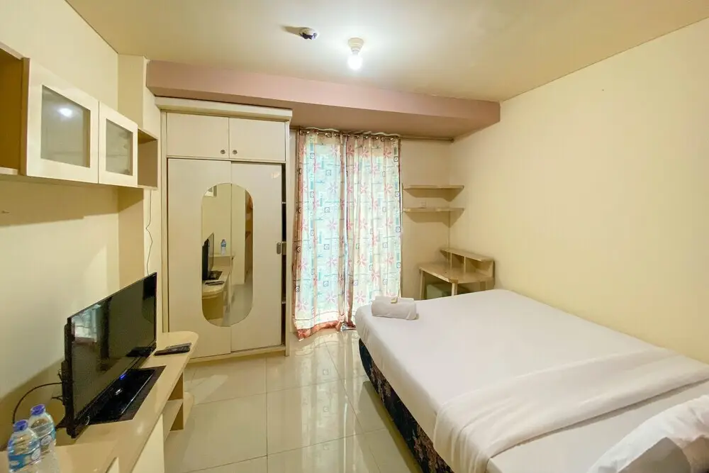 Джакарта: Cozy Stay And Tidy Studio Apartment Woodland Park Residence