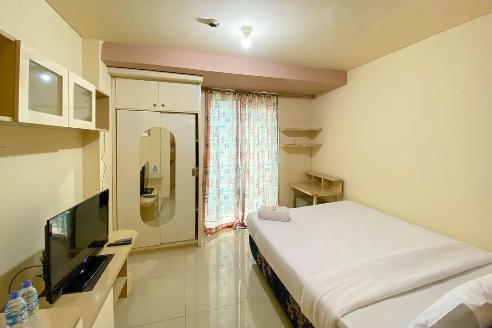 Джакарта: Cozy Stay And Tidy Studio Apartment Woodland Park Residence