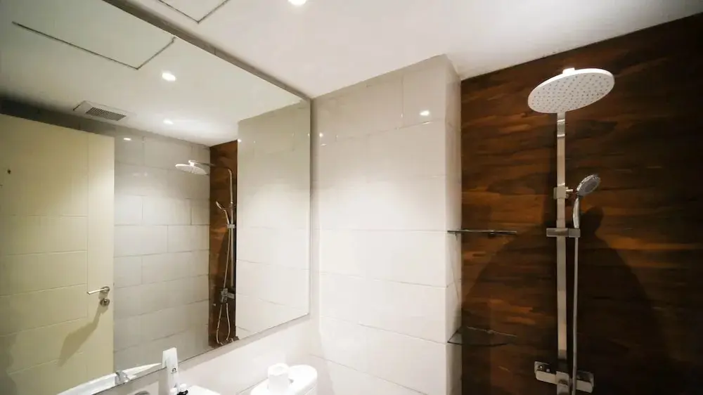 Сурабая: Cozy Living 2Br At Anderson Supermall Mansion Apartment