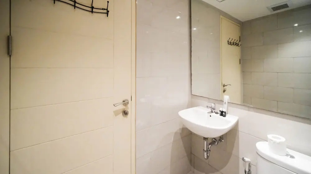 Сурабая: Cozy Living 2Br At Anderson Supermall Mansion Apartment