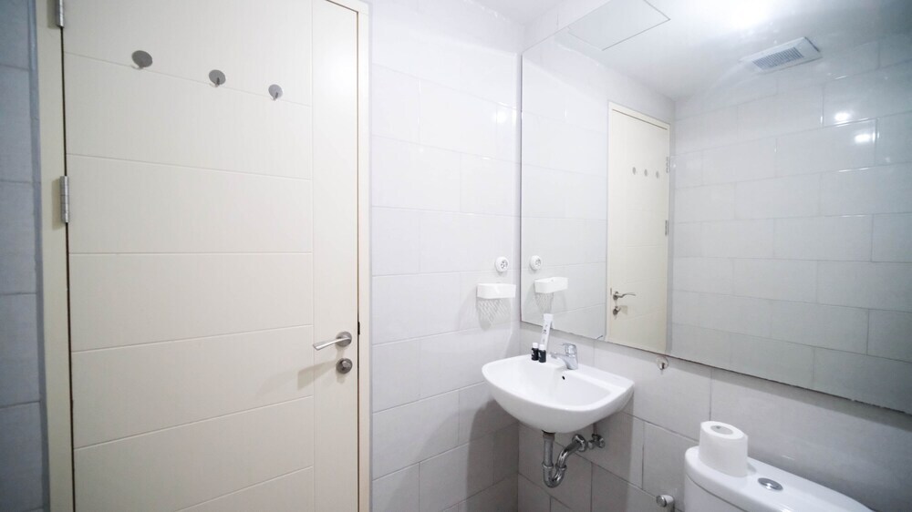 Сурабая: Spacious 2Br Connected To Mall At Anderson Supermall Mansion Apartment