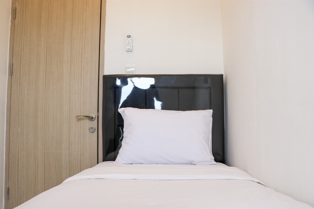 Южный Тангеранг: Warm And Cozy 2Br Tokyo Riverside Pik 2 Apartment
