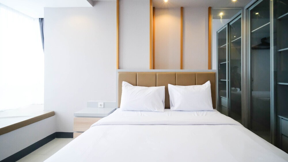 Сурабая: Simple And Cozy Studio At Benson Supermall Mansion Apartment