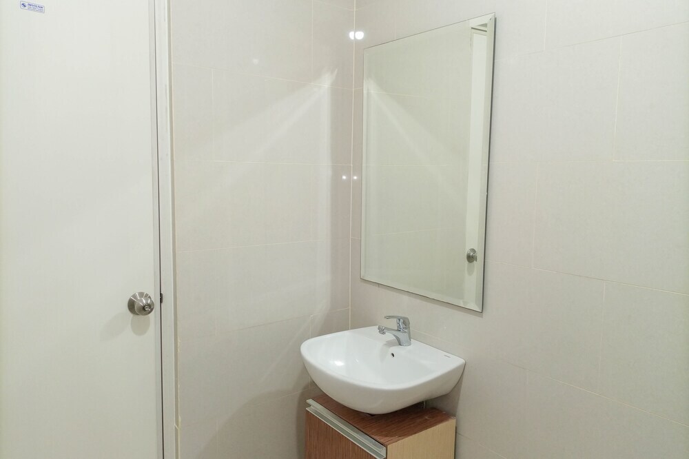 Медан: Minimalist And Comfort Studio Podomoro City Deli Medan Apartment
