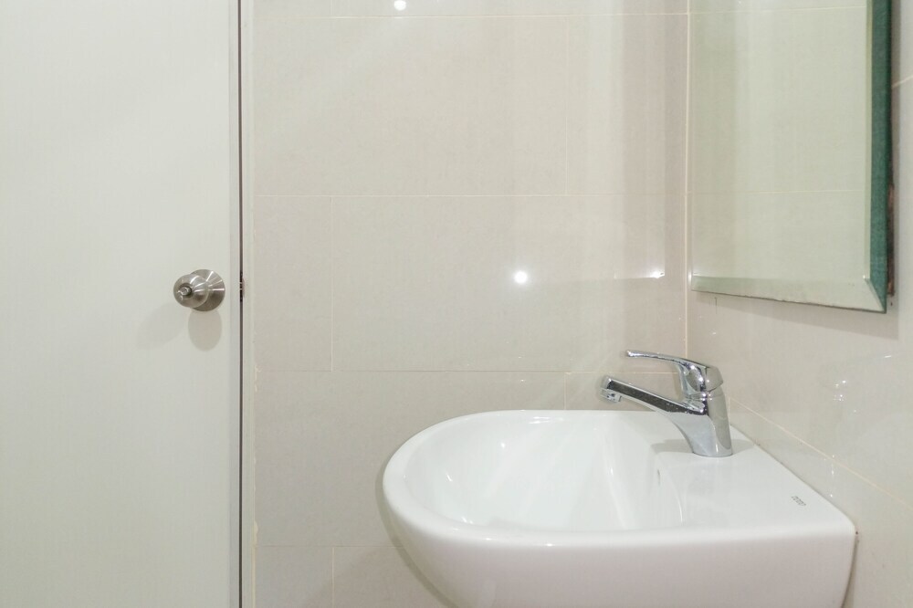 Медан: Minimalist And Comfort Studio Podomoro City Deli Medan Apartment
