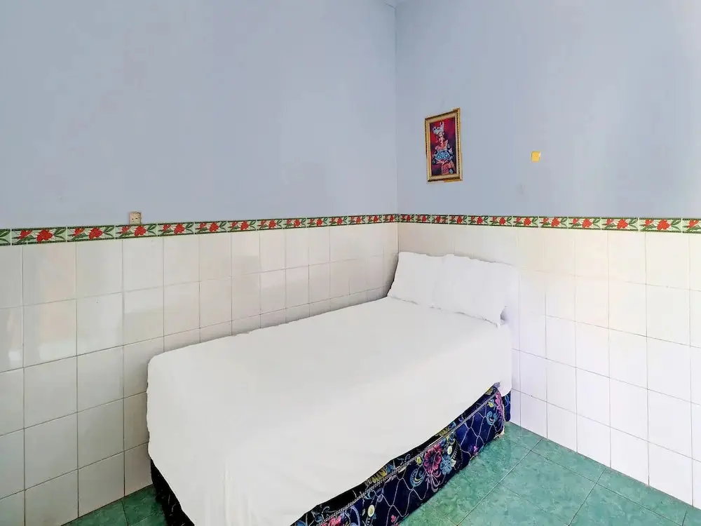 Негара: SPOT ON 92399 Hotel Sekar Jagat Near Pantai Baluk Rening