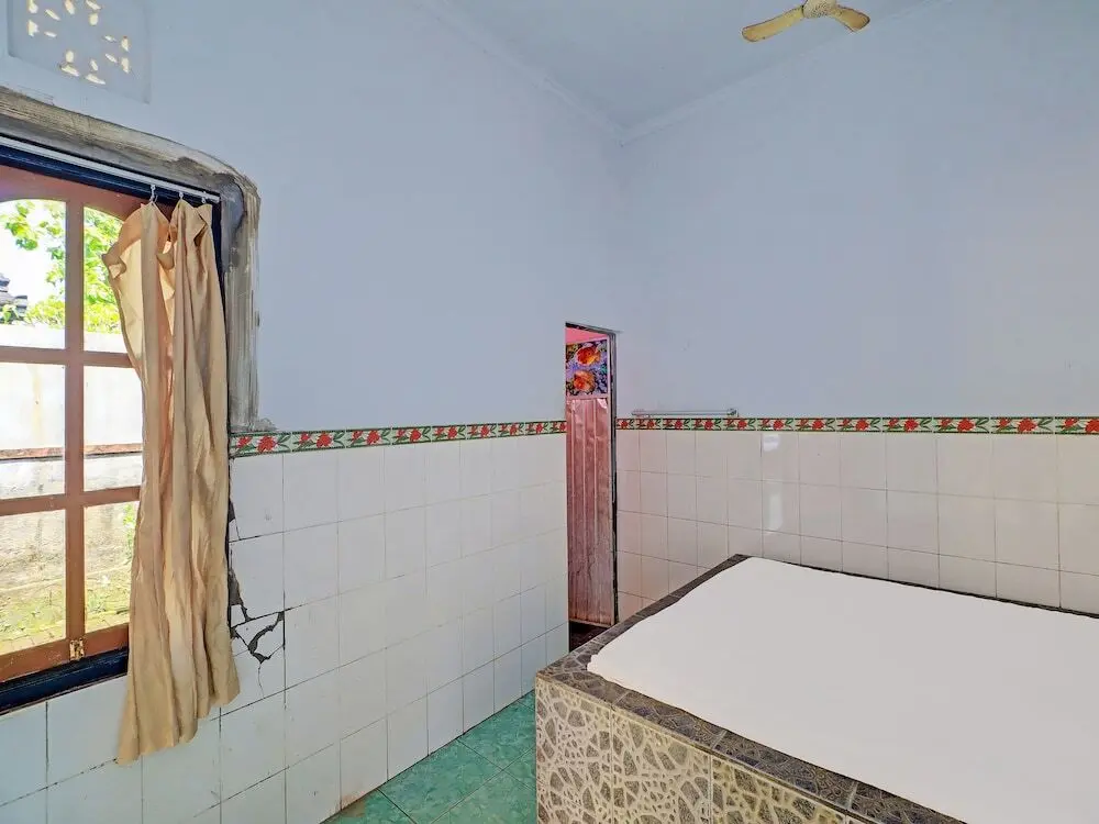 Негара: SPOT ON 92399 Hotel Sekar Jagat  Near Pantai Baluk Rening