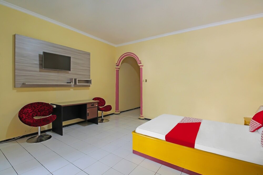 Нганджук: OYO 1984 Hotel Istana Family Syariah