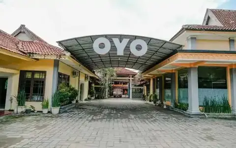 OYO 1984 Hotel Istana Family Syariah — фото 1