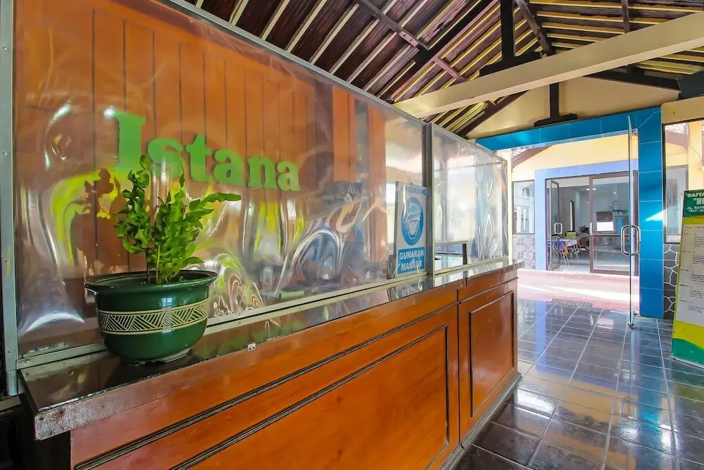 Нганджук: OYO 1984 Hotel Istana Family Syariah