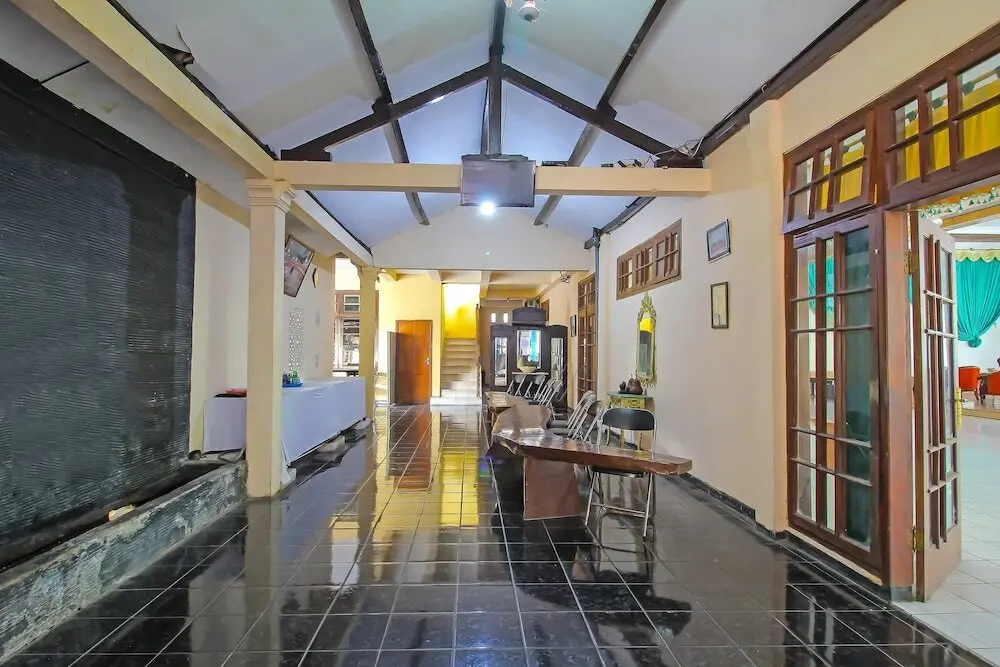 Нганджук: OYO 1984 Hotel Istana Family Syariah