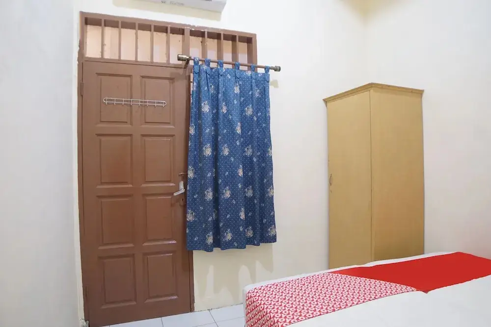 Медан: SPOT ON 91977 Kost Ketapang Syariah
