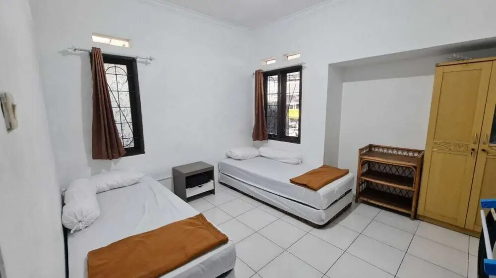 Бандунг: EXPRESS O 92035 Rumah Singgah 8b Syariah