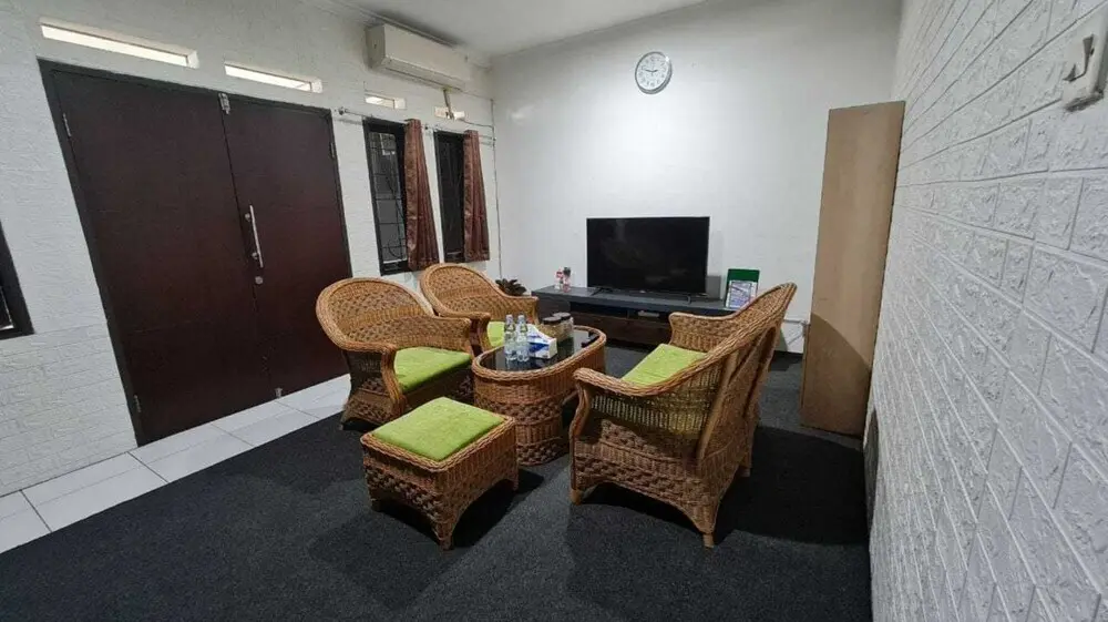 Бандунг: EXPRESS O 92035 Rumah Singgah 8b Syariah