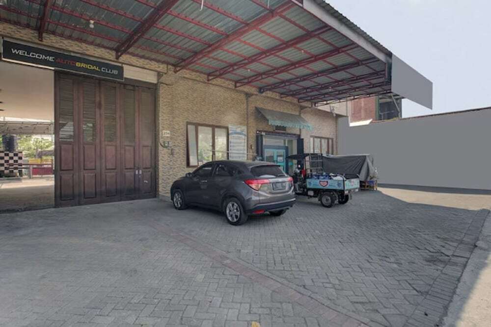 Сурабая: Super OYO Capital O 3198 Sukomanunggal Inn