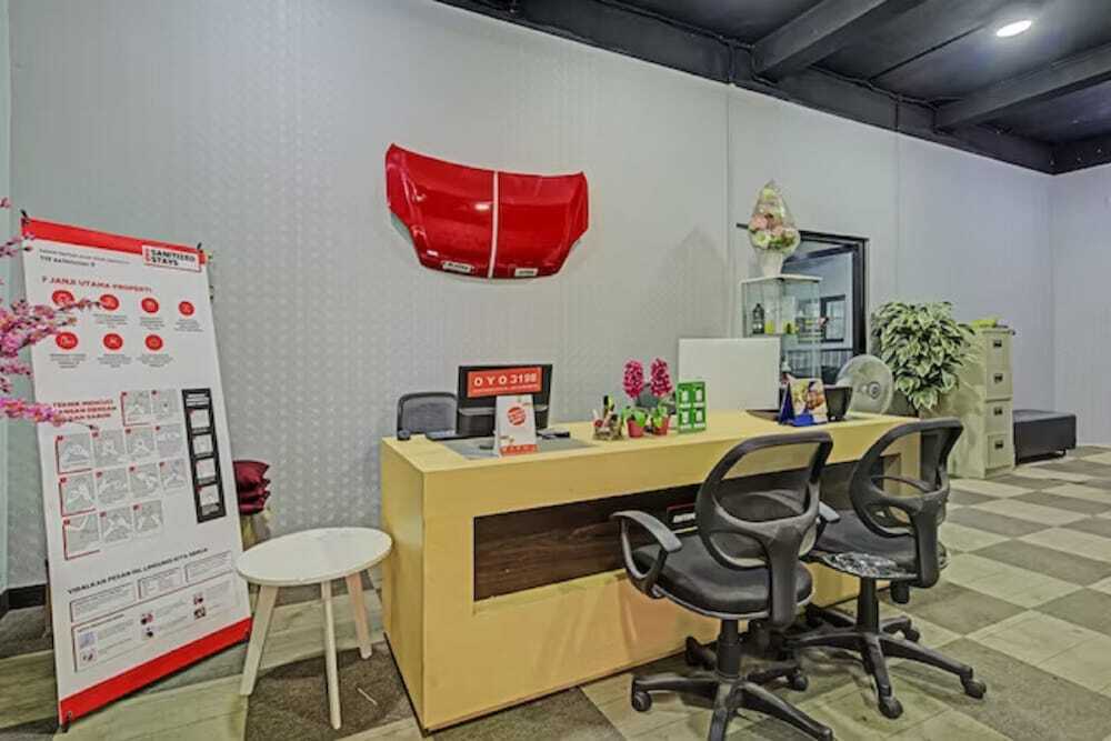 Сурабая: Super OYO Capital O 3198 Sukomanunggal Inn