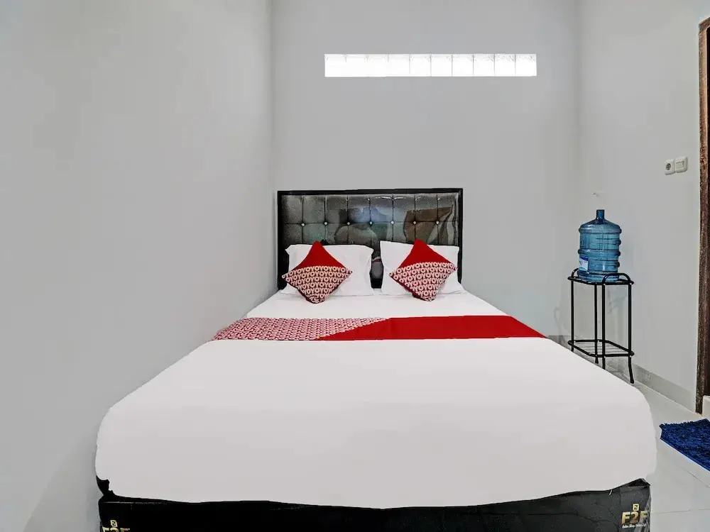 Джамби: OYO 92057 Reny Kost Syariah