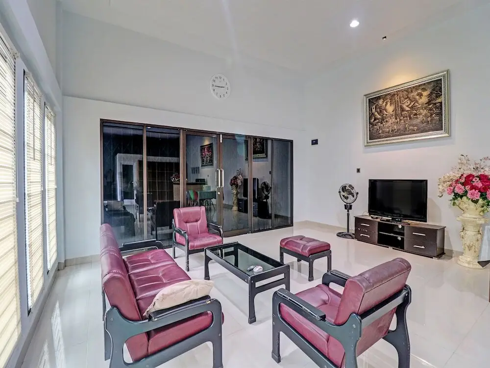 Джамби: OYO 92057 Reny Kost Syariah