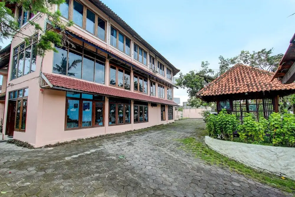 OYO 92329 Sewu Mas Hotel — фото 1