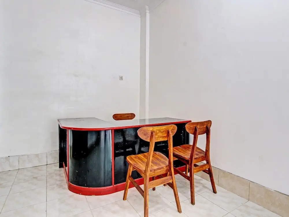 Батуретно: OYO 92166 Nirwana Inn Syariah