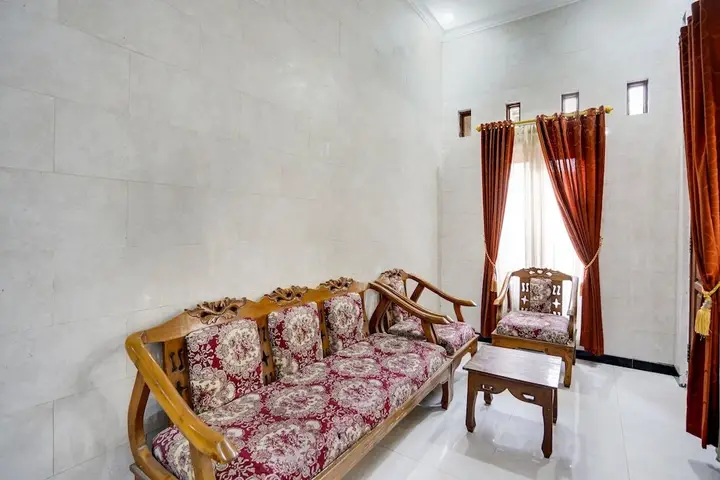 Сурабая: OYO Life 91893 Kost Jeje Syariah