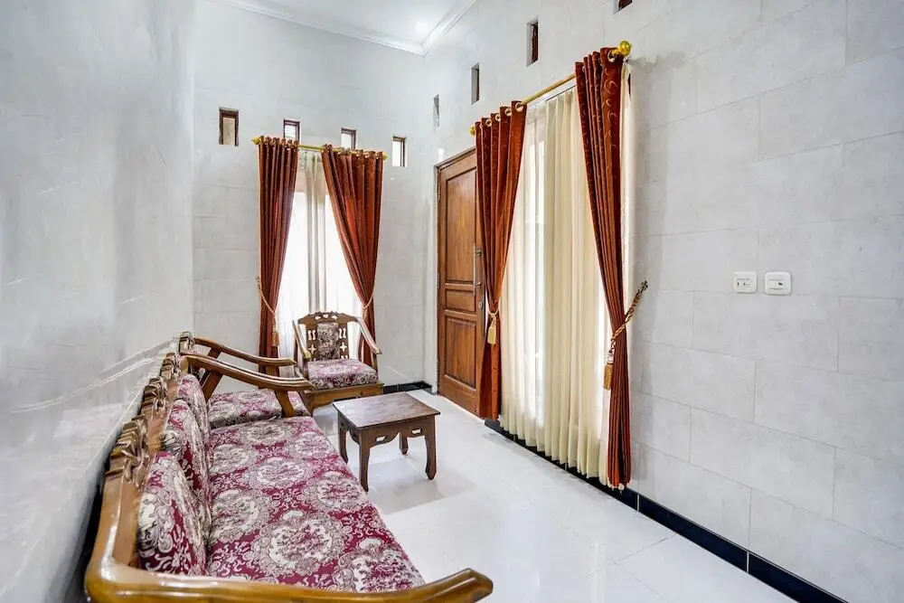 Сурабая: OYO Life 91893 Kost Jeje Syariah