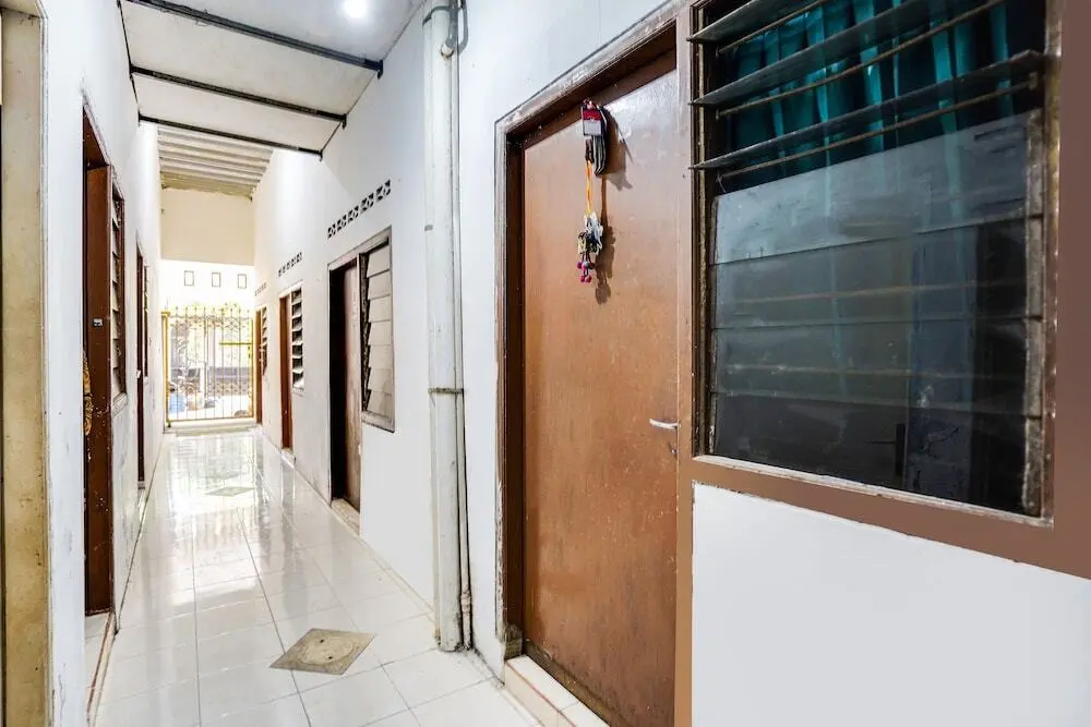 Сурабая: OYO Life 91893 Kost Jeje Syariah