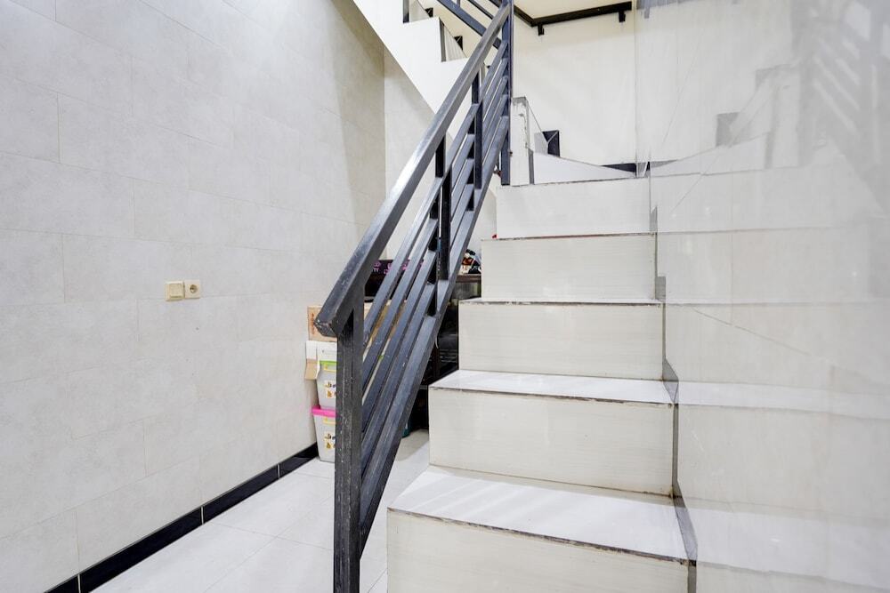 Сурабая: OYO Life 91893 Kost Jeje Syariah