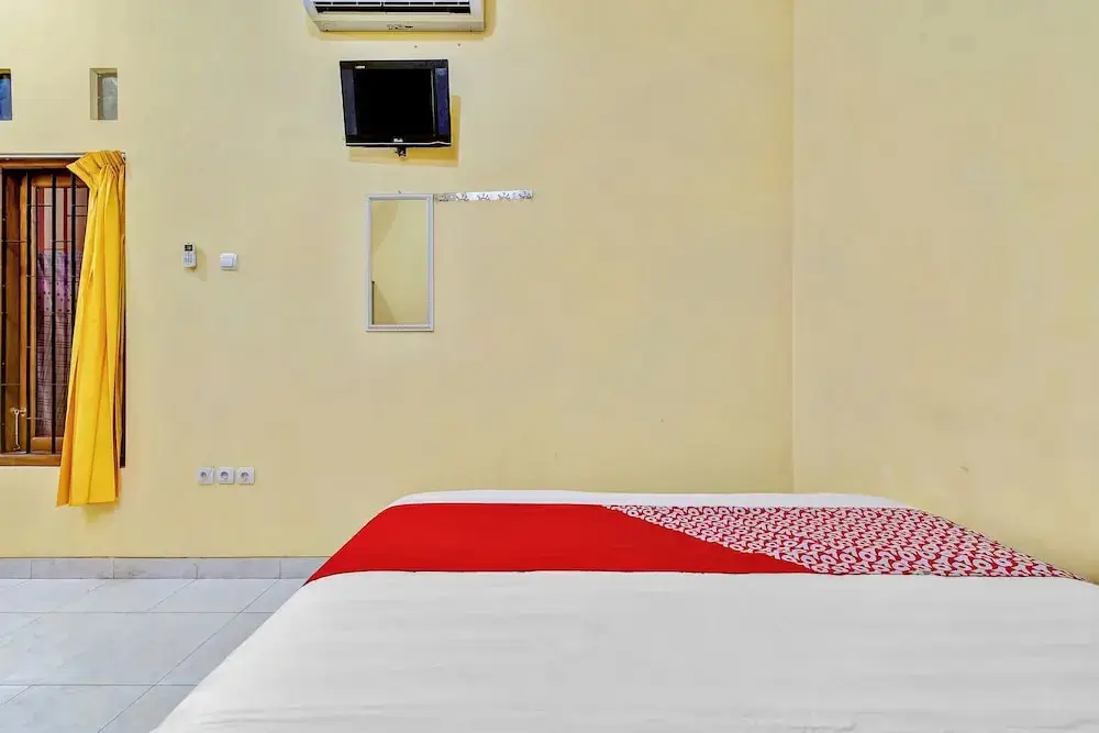 Батуретно: OYO 90768 Endrayanti Inn Syariah