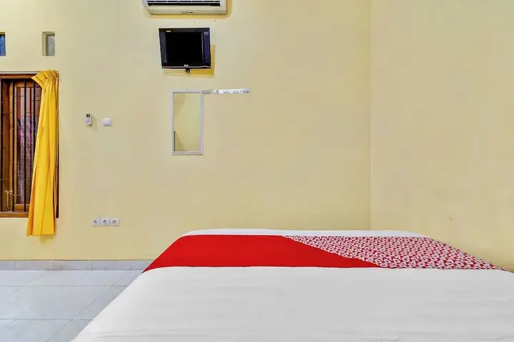 Батуретно: OYO 90768 Endrayanti Inn Syariah