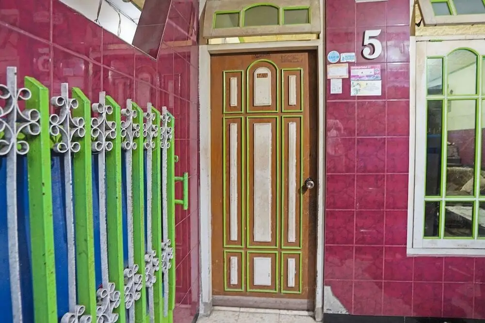 Сурабая: SPOT ON 91859 Kost Budhe Syariah