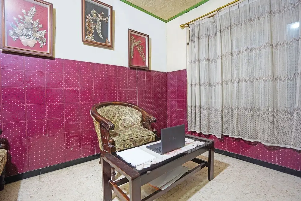 Сурабая: SPOT ON 91859 Kost Budhe Syariah