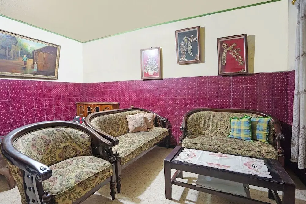 Сурабая: SPOT ON 91859 Kost Budhe Syariah