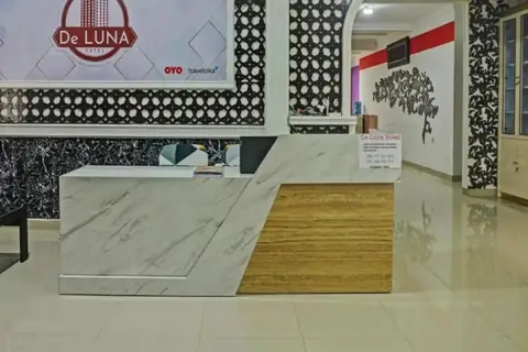 Super OYO 92518 De Luna Hotel — фото 1