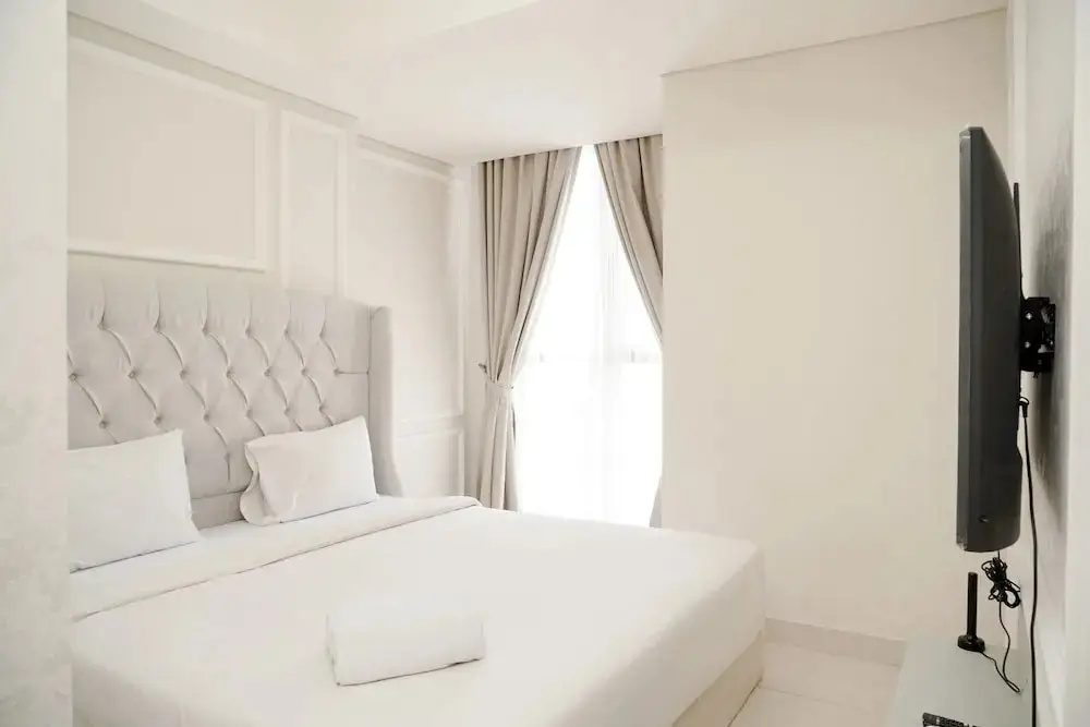 Джакарта: Modern Look And Warm 1Br At Gold Coast Apartment