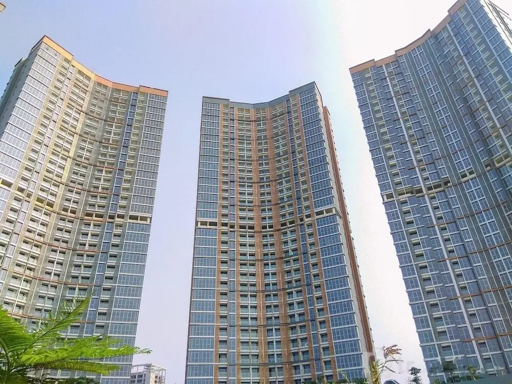 Джакарта: Modern Look And Warm 1Br At Gold Coast Apartment