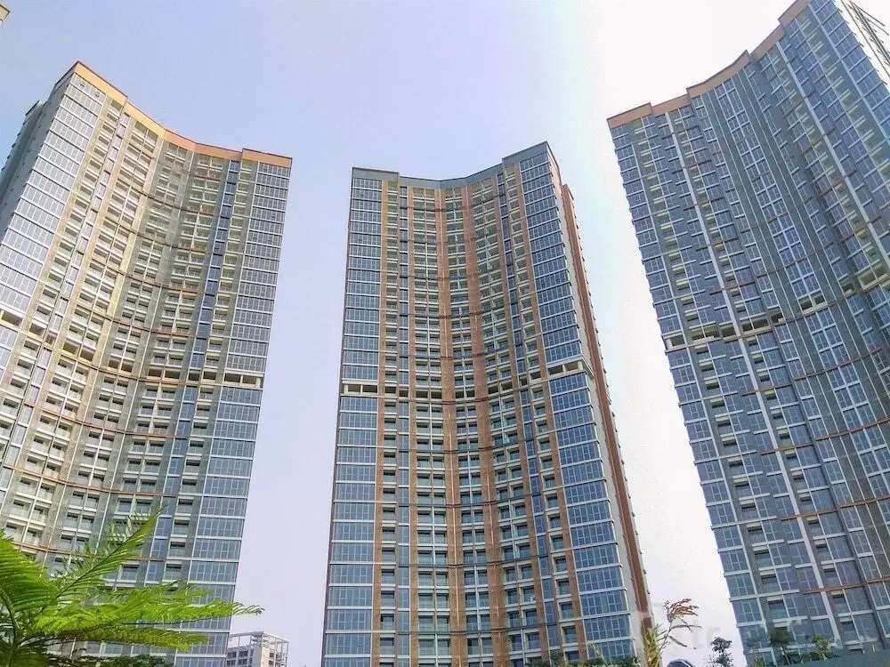 Джакарта: Modern Look And Warm 1Br At Gold Coast Apartment