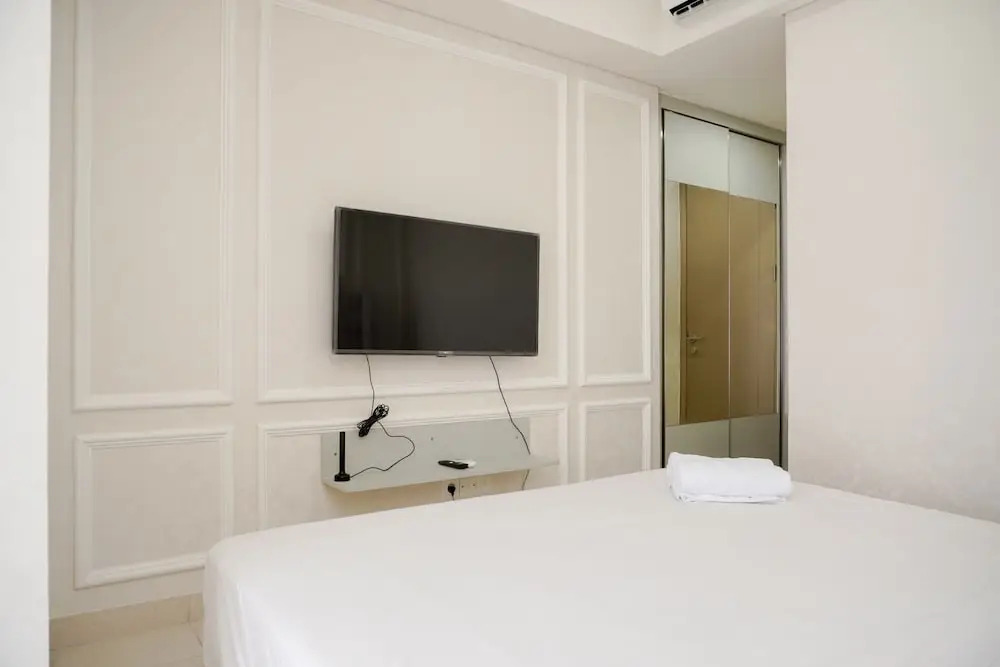 Джакарта: Modern Look And Warm 1Br At Gold Coast Apartment
