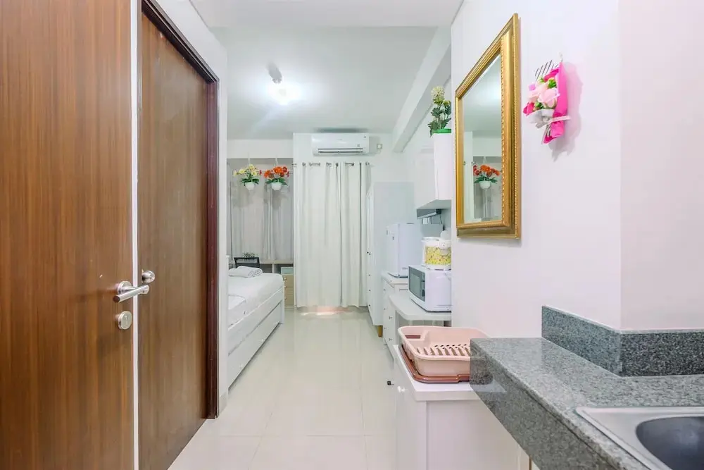 Бекаси: Minimalist And Cozy Studio (No Kitchen) Transpark Cibubur Apartment