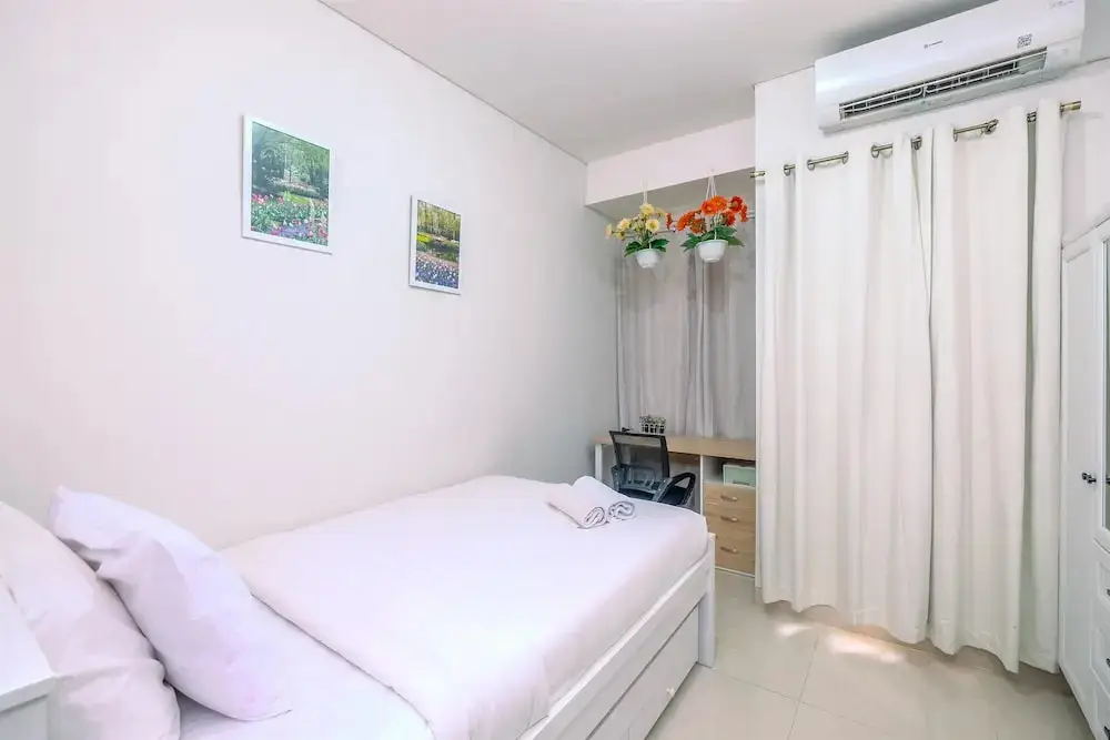 Бекаси: Minimalist And Cozy Studio (No Kitchen) Transpark Cibubur Apartment
