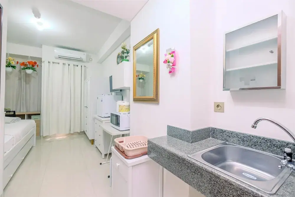 Бекаси: Minimalist And Cozy Studio (No Kitchen) Transpark Cibubur Apartment